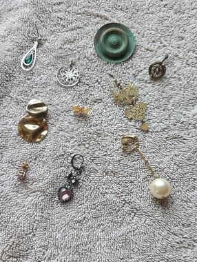 Women’s Mixed Metal and Pearl Drop Earring - Gold and Green Accents